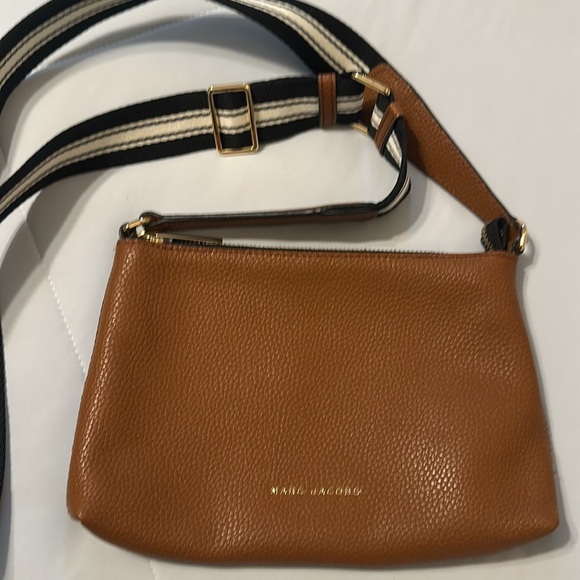 Marc Jacobs Tan Crossbody Bag PERFECT CONDITION - Picture 4 of 9